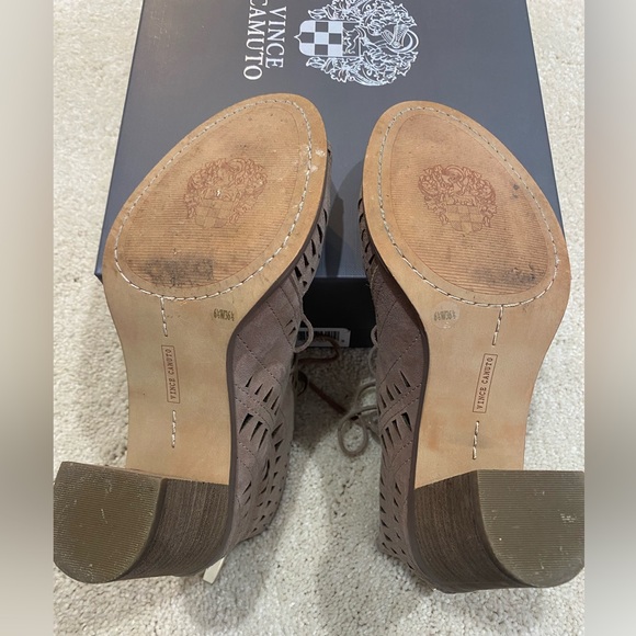 Vince Camuto Tarita Sandals Smoke Cloud True Suede SZ 6.6 - Picture 6 of 7